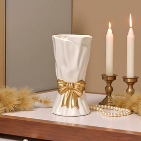 WLGRANJIA Bow Vase white glaze closeup shows smooth texture and shine.