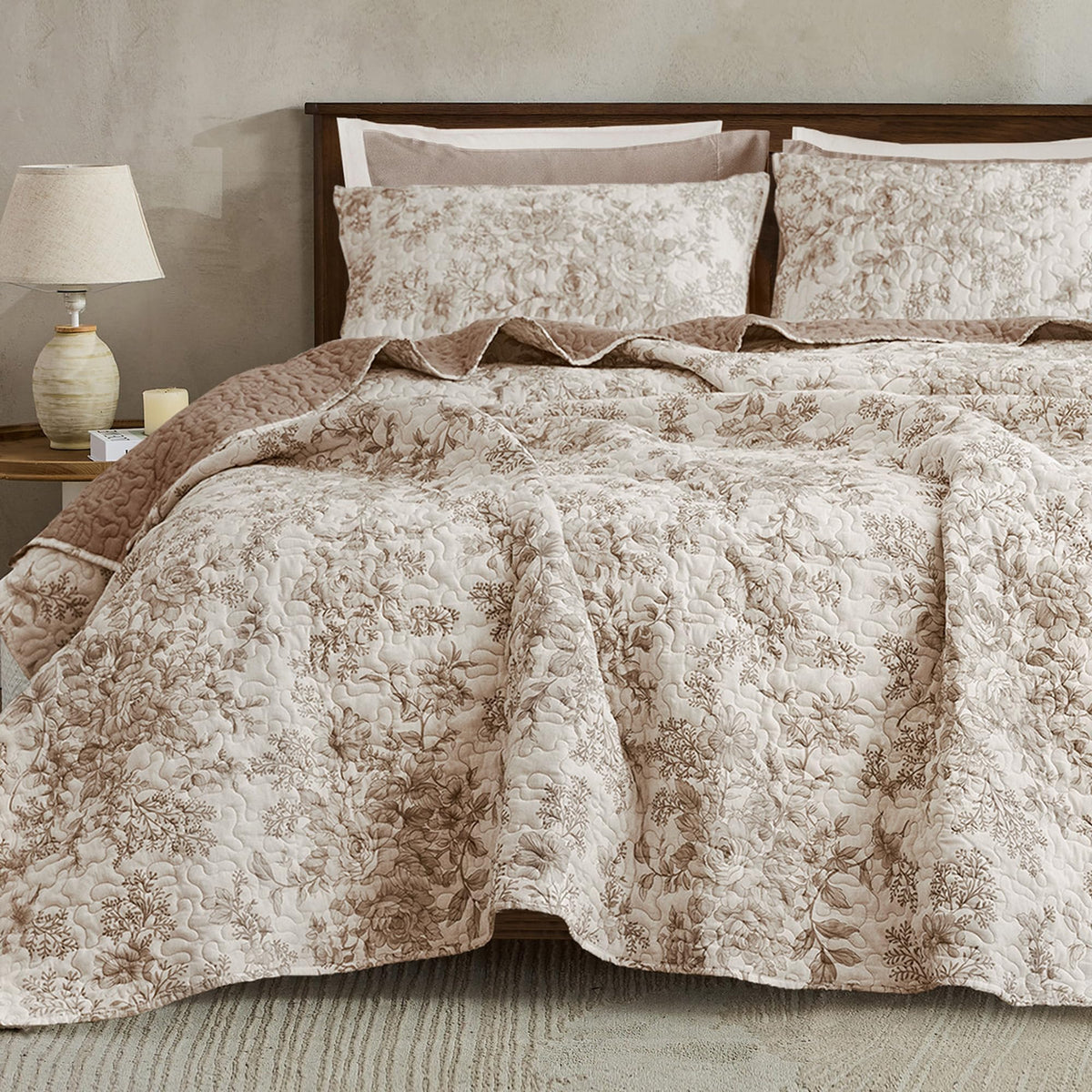Lightweight all-season quilt ready for year-round use