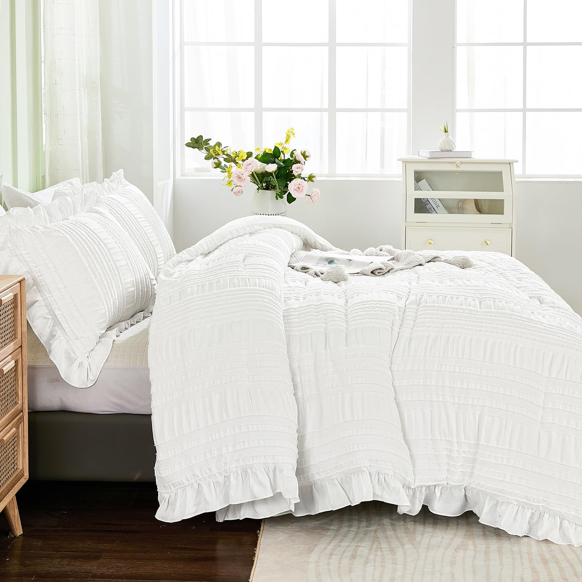 The WONGS BEDDING queen comforter 90x90 provides generous coverage for a queen bed.