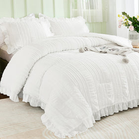 The WONGS BEDDING tufted ruffle detail adds decorative edge to the set.