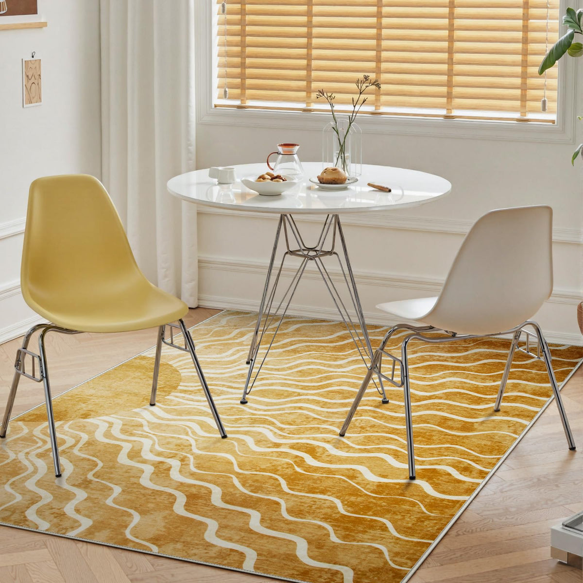 Wonnitar mid-century nursery rug, stylish addition to playrooms and nurseries.