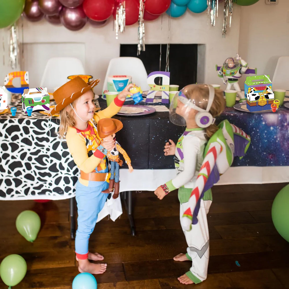 WOOACME cartoon treat boxes: sturdy packaging for gifts and party prizes.