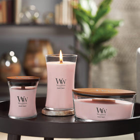 WoodWick Coastal Sunset set includes one ellipse candle for easy gifting or gifting-ready use.