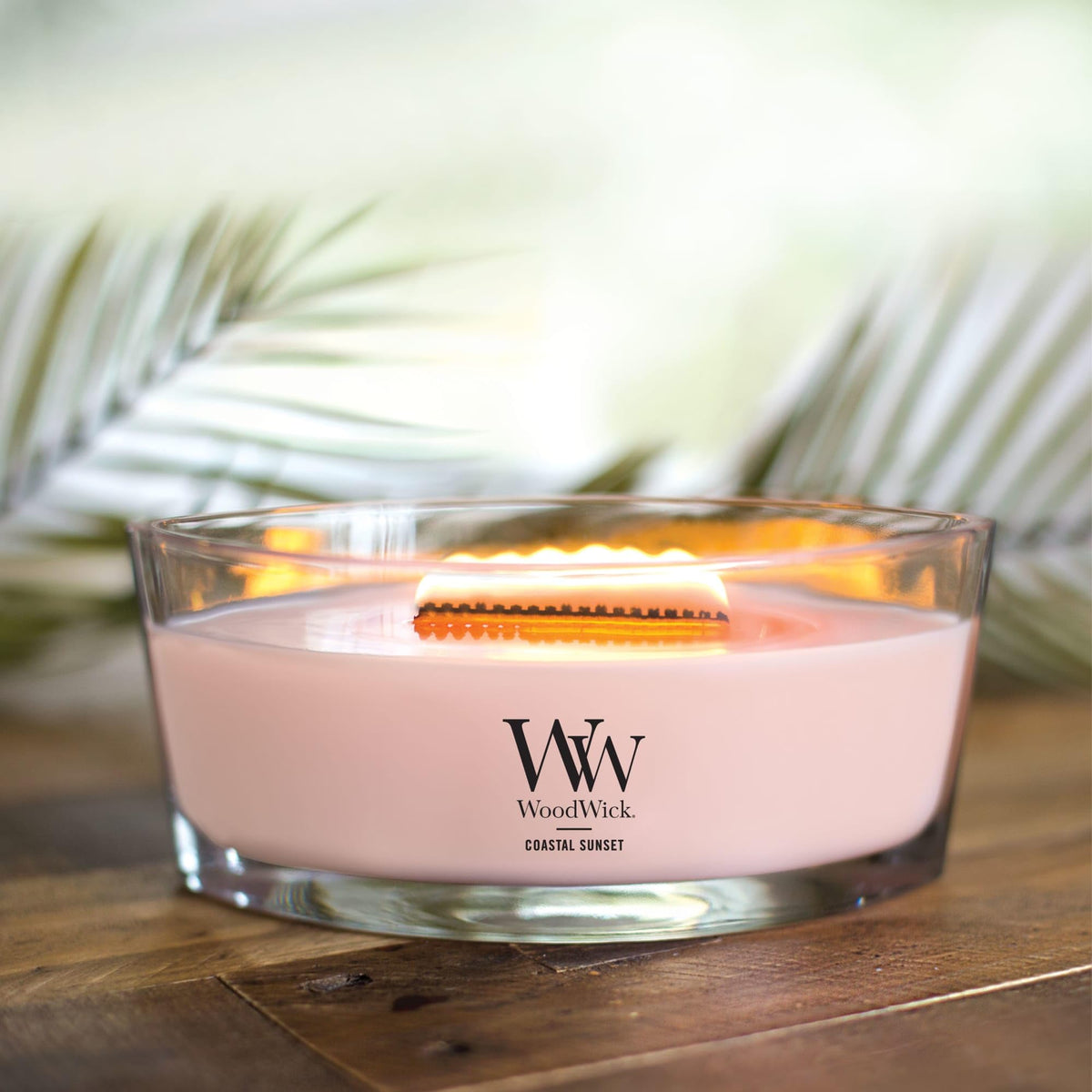 WoodWick Ellipse design provides a wider melt pool for even fragrance release.