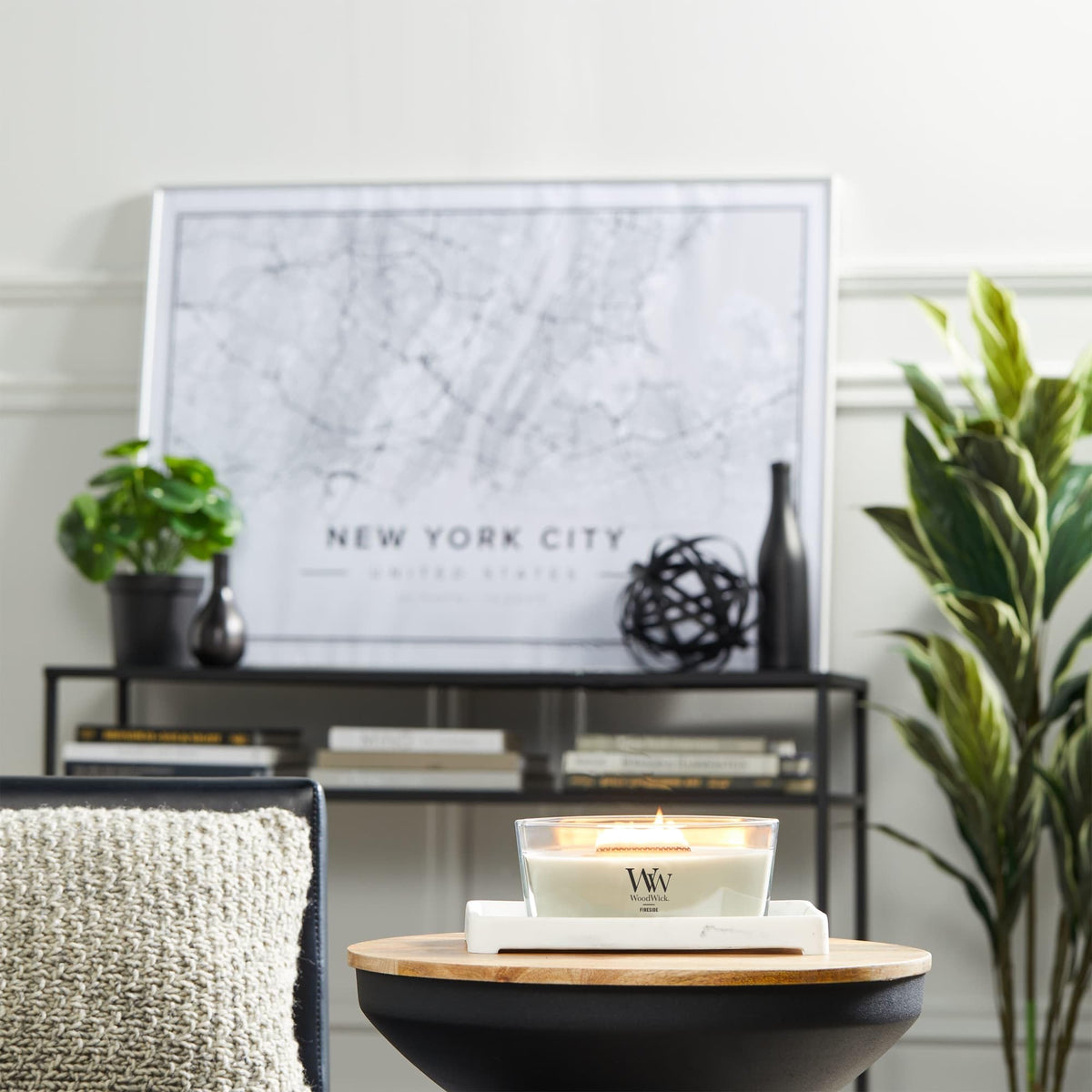 WoodWick fragrance notes bergamot and amber evoke comforting room scent.