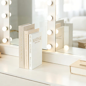 Perfect gift for housewarmings or celebrations with timeless neutral tones.
