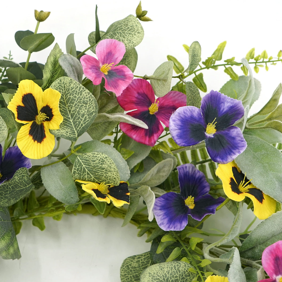 WreathDream indoor-outdoor wreath fits busy entrances with easy maintenance