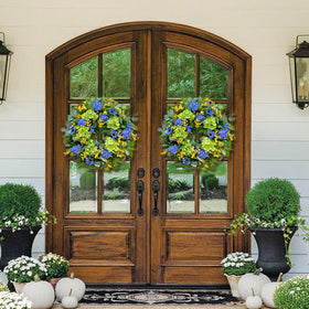 WreathQueen 14-inch packaging protects wreaths during shipping.