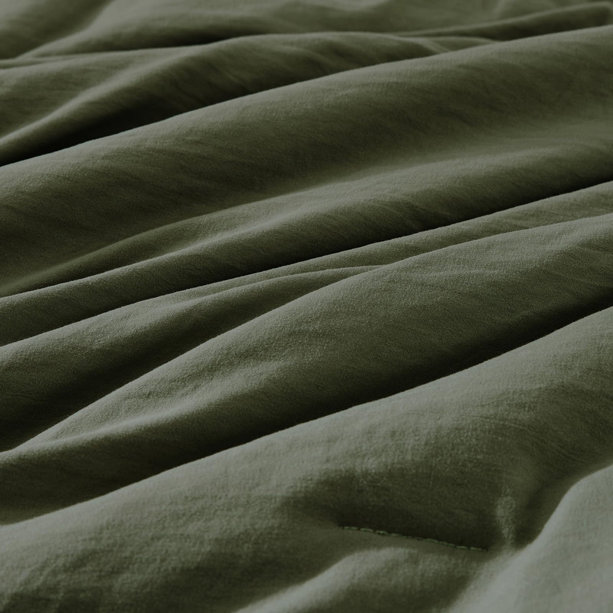 WRENSONGE fitted-sheet pocket demonstrates practical under-bed storage access.