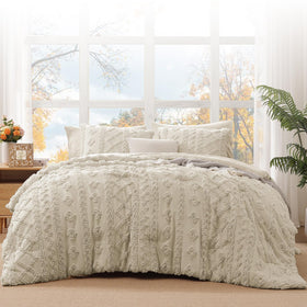 WRENSONGE tufted diamond pattern highlight adds texture and luxury to the bedroom