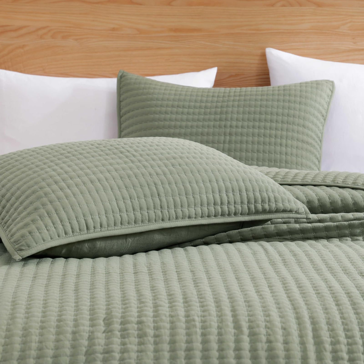 WRENSONGE all-season quilt is lightweight and versatile for summer nights.