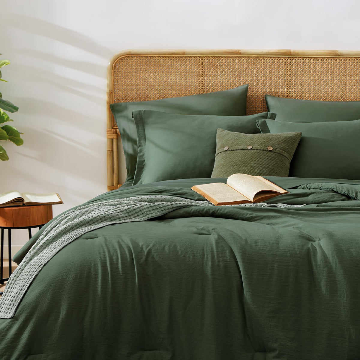 WRENSONGE fitted sheet with pocket design keeps sheets secure and accessible.