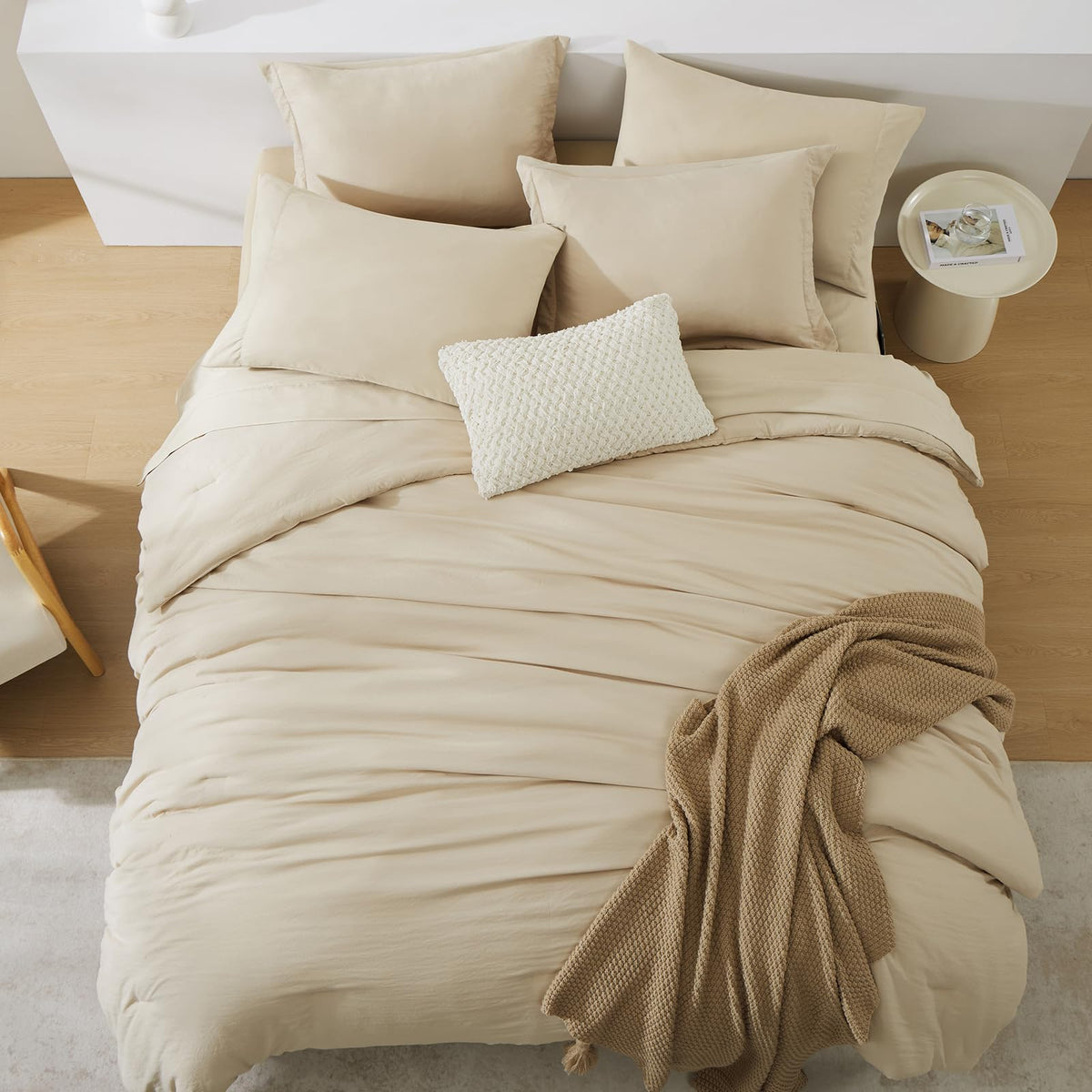 WRENSONGE queen fitted sheet with a 60x80 pocket keeps sheets secure and neat.