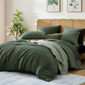 WRENSONGE seven-piece bed in a bag laid out for a quick room refresh.