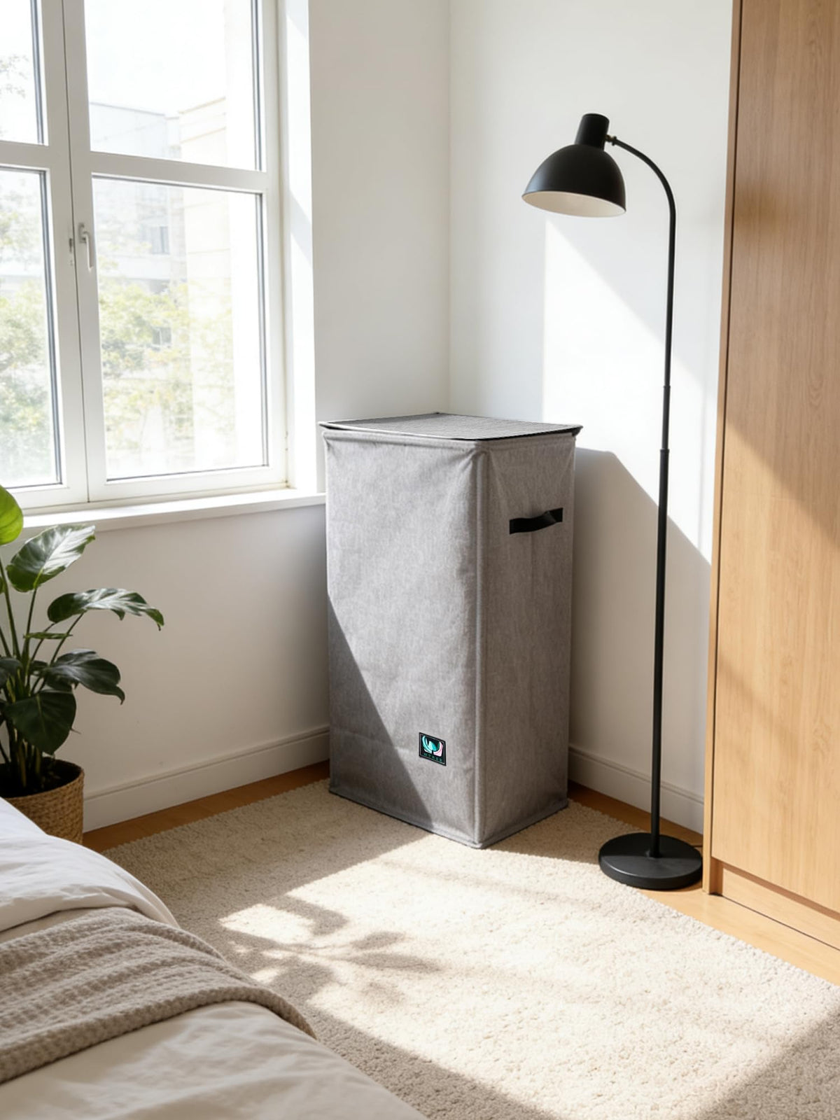 WTREE laundry hamper in-use demonstrates easy handling and space-saving in small rooms.