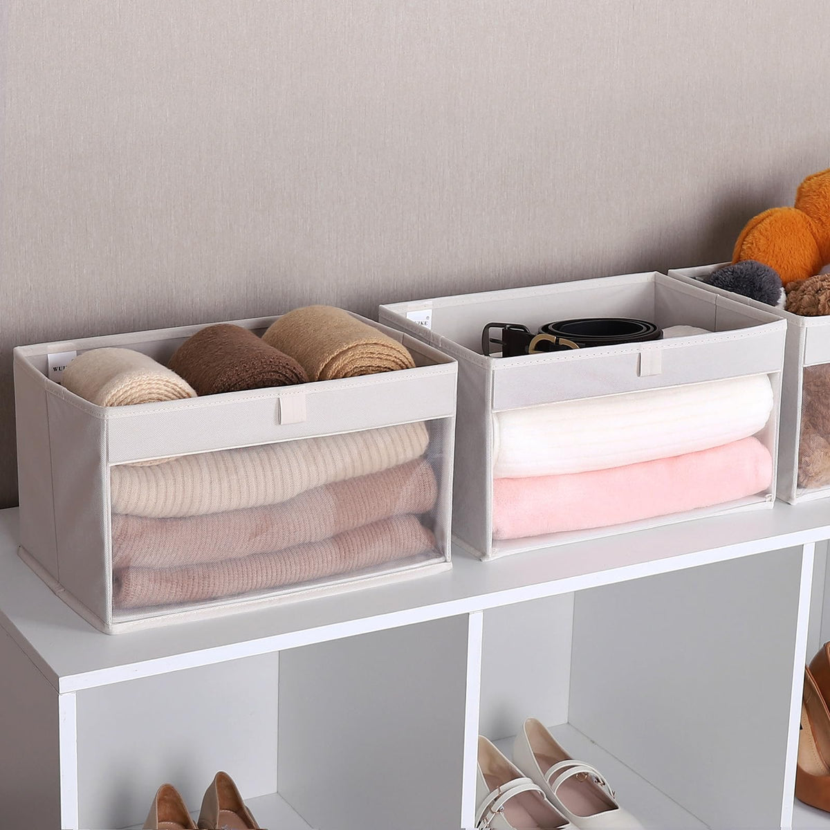 WUIKE towels and linens stay organized with a transparent front.
