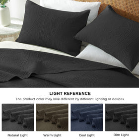Bedroom scene demonstrates all-season versatility and layered styling with WURUIBO.
