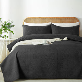 WURUIBO King/Cal King quilt set in black with embossed texture for durability and style.