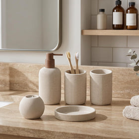 WUUAHOME compact-design bath set fits small spaces with style and function.
