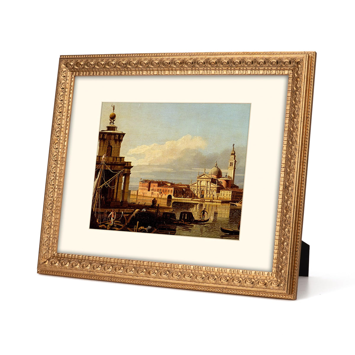 WYNCO frame side angle highlighting multi-layer carving and profile