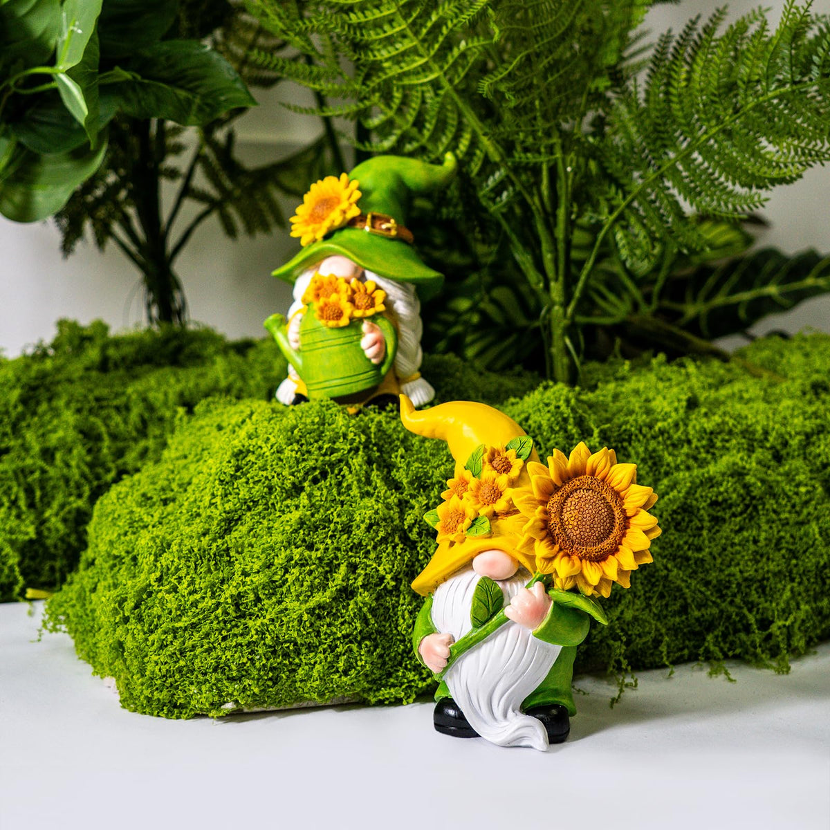 WZAPPKEW dynamic sunflower gnome design for festive shelf or patio decoration.