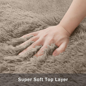 Xafir fluffy rug for nurseries creates a warm, cozy play area.
