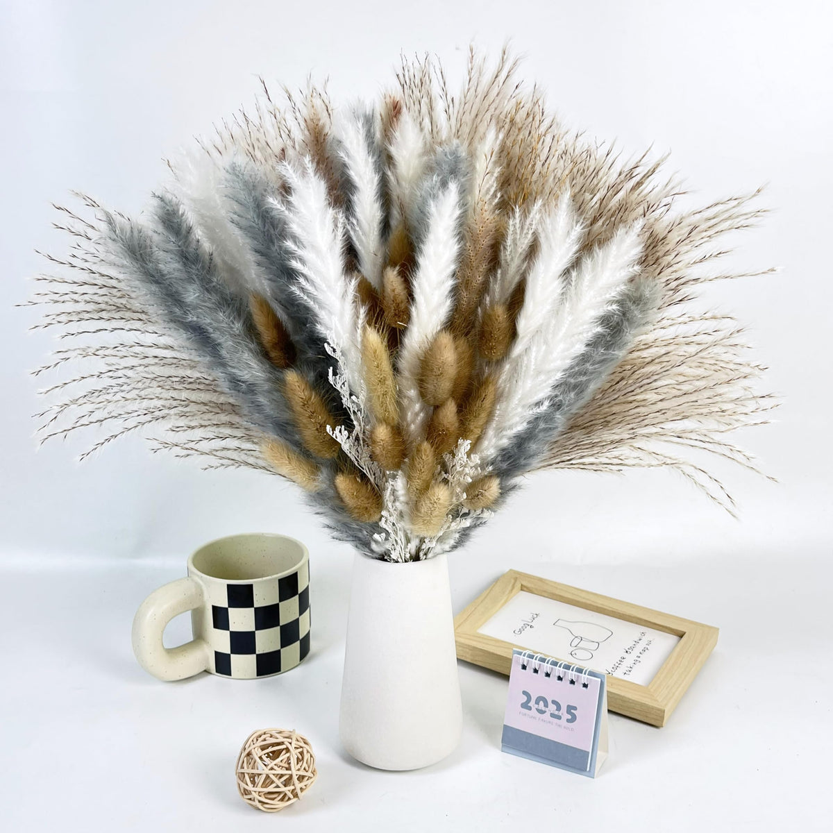 XCMC dried bouquet highlights bunny tails for soft texture in centerpieces