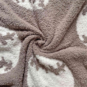XING7DAY Adult-friendly blanket ideal for bed or sofa naps.