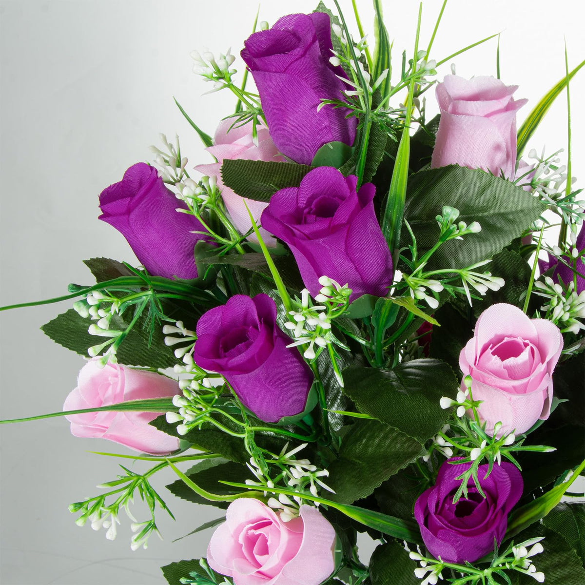 XONOR 24-rose heads bouquet with buds and greenery for fullness.