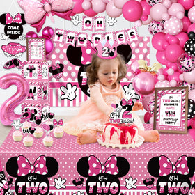 XSOOH Oh Twodles tablecloth ties the theme together for a cohesive setup