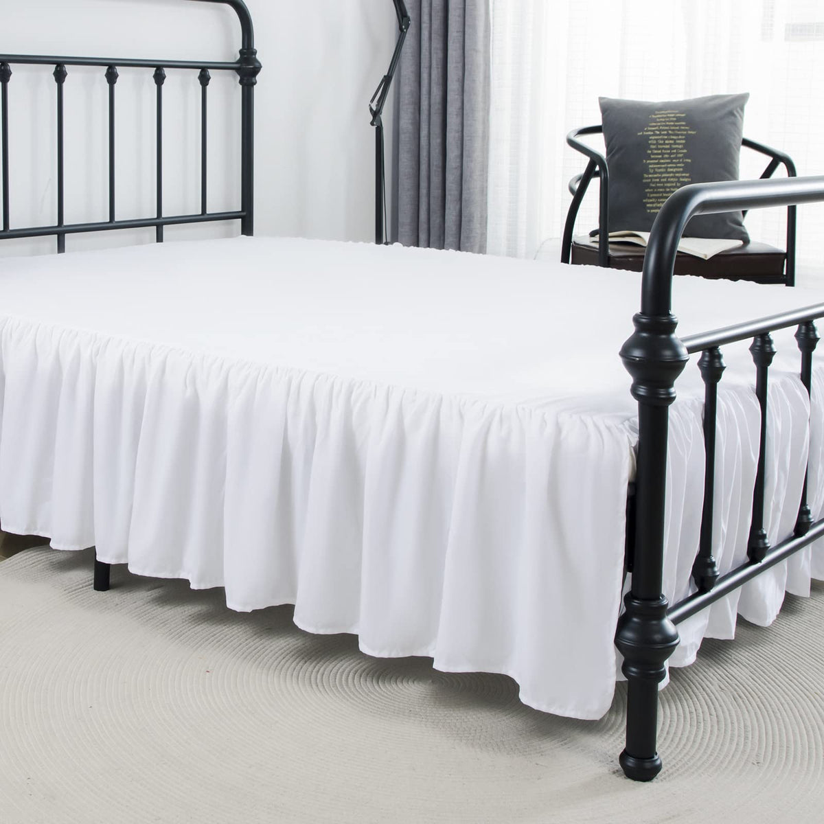 Xuan Dian machine-washable bed skirt stays wrinkle-free with easy cold-cycle care