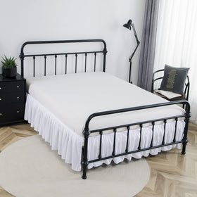 Xuan Dian three-sided ruffle enhances the bed’s silhouette around the sides.