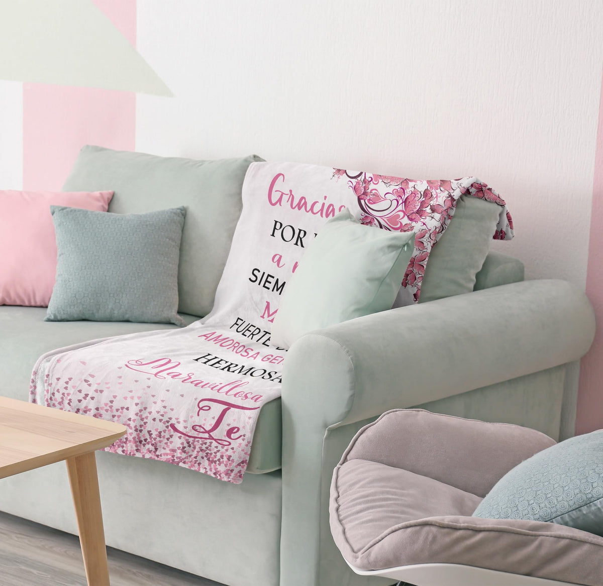 Xufudy Tia Gifts Blanket travel-ready for cozy nights away from home.