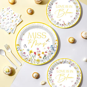Xynic Love is in Bloom balloons brighten photos and party ambience.