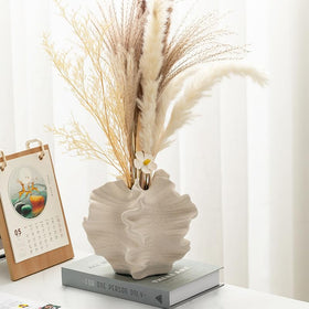 XYQXYQ Modern Art Ceramic Vase serves as a striking living room centerpiece
