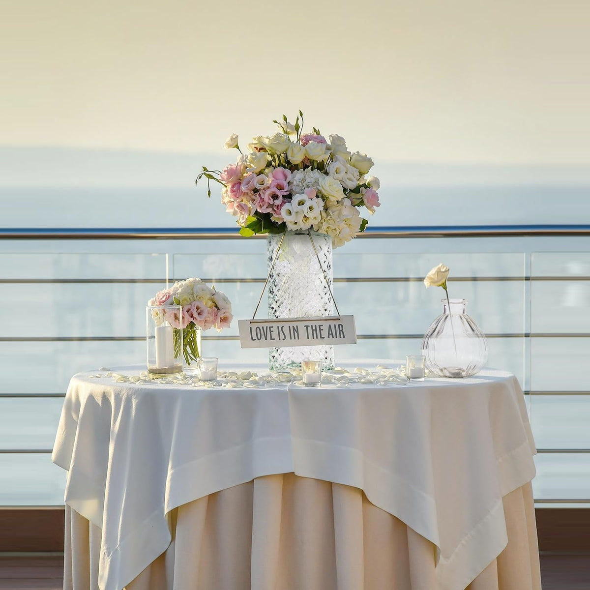Yabool wedding centerpiece clear vase for refined reception tables