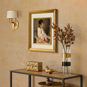 Yaetm white mat enhances depth and focus for your display