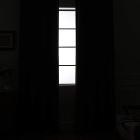 Yakamok curtains demonstrate thermal insulation in a well-lit living room scene.