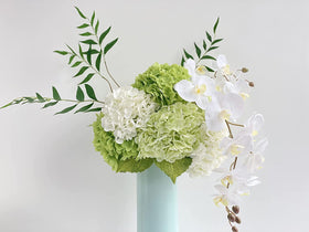 YalzoneMet 21-inch hydrangea length offers versatile styling in tables and arches.