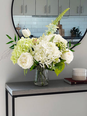 YalzoneMet flexible stems with wire allow easy shaping for bouquets.