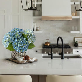 YalzoneMet vase-ready arrangement idea for table decor.