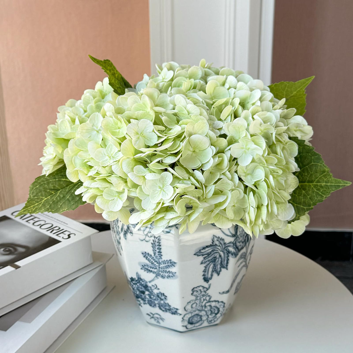 YalzoneMet RUZUQE bendable stems for versatile displays