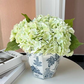 YalzoneMet RUZUQE bendable stems for versatile displays