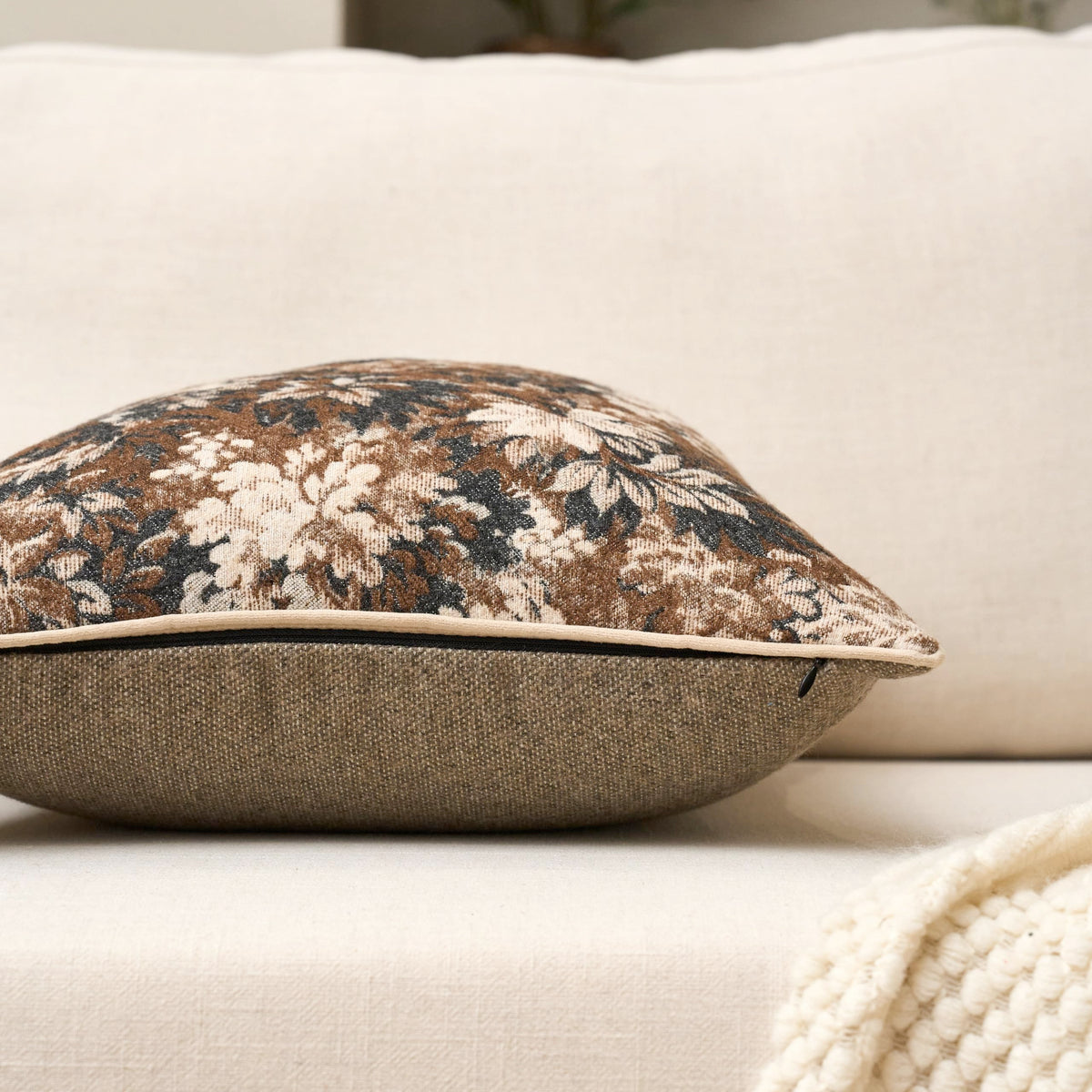 Yangest neutral floral pillow cover zipper closeup highlights invisible closure.