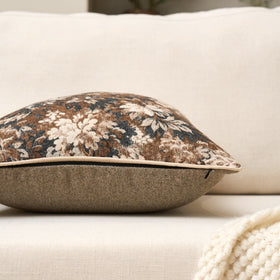 Yangest neutral floral pillow cover zipper closeup highlights invisible closure.