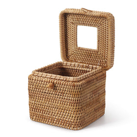 yangqihome natural-color tissue box cover blends with neutral decor.