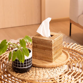 YANGQIHOME rattan texture close-up highlights handmade finish and variation.