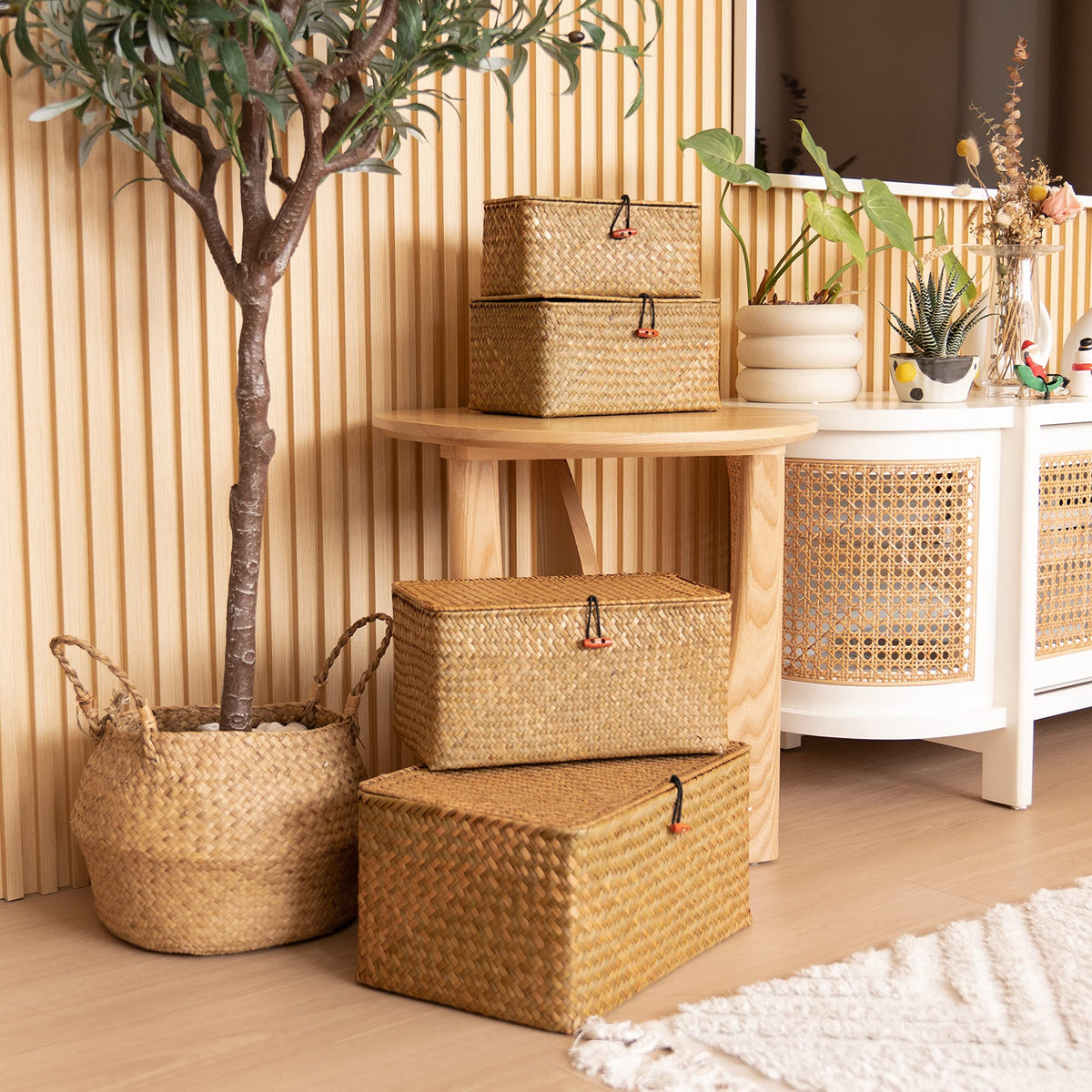 YANGQIHOME seagrass baskets with dust covers protect belongings in living spaces.
