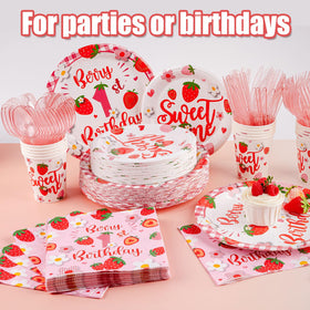 Yaniio strawberry cups for spill-friendly drinks and cheerful design