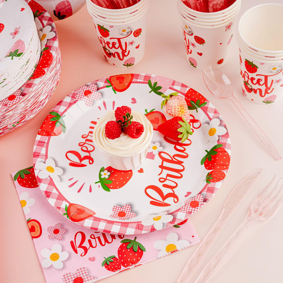 Yaniio strawberry cutlery for convenient birthday bites